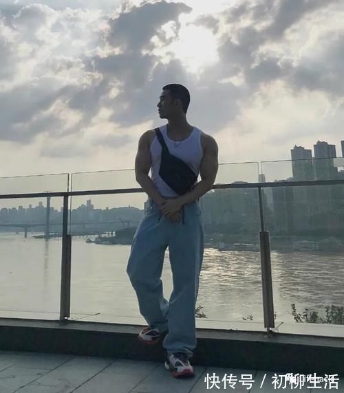 肌肉|185cm肌肉男模走红,雄性荷尔蒙让网友不淡定了