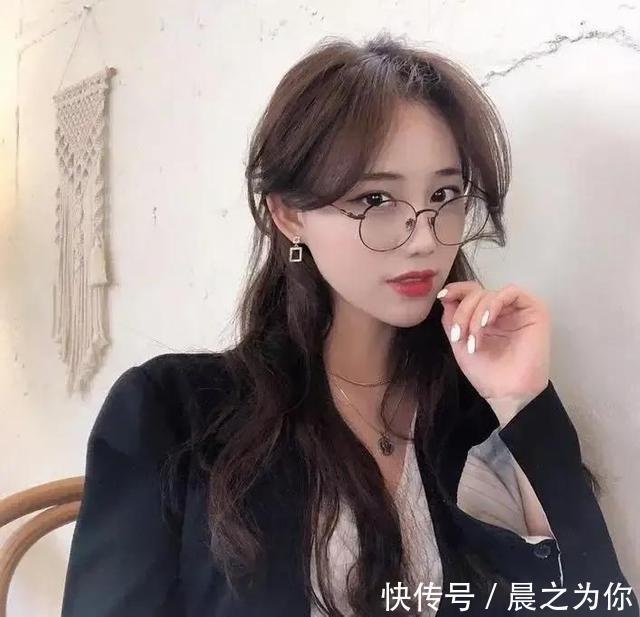 翘臀|唯美气质健身女神，柳腰翘臀拥有绝佳腰臀比，堪称是“人间尤物”