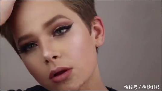 小男孩|5岁小男孩模仿老妈化妆,化完后的样子无法想象,叫人傻住