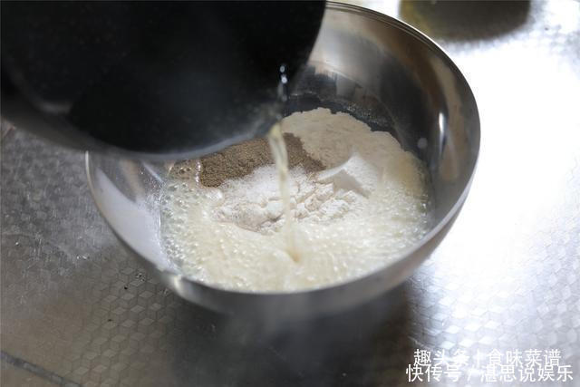 酥脆|油酥饼怎么做才酥脆可口原来油酥有技巧，做对了比手抓饼还好吃