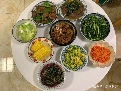 同事来做客,我准备了8菜1汤,半小时端上桌,吃个精光汤也不剩