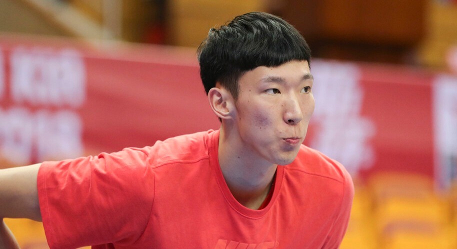 cb周琦的故事：被认为是第二个姚明，骂他波兰中锋，远走他乡盼爆发