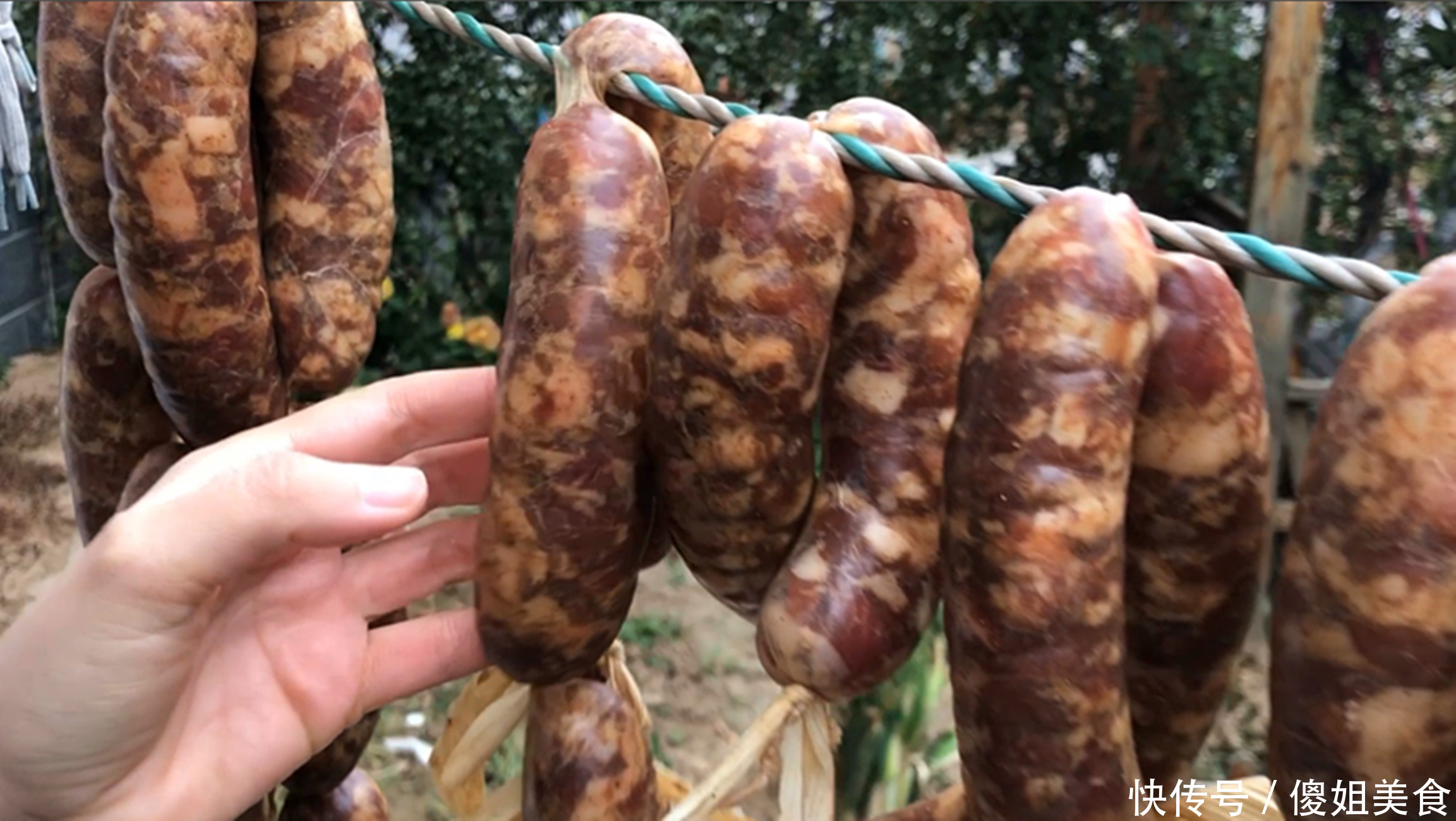 十足|想灌香肠的要收藏!这配方我用了15年,没有腥味,腊肠嚼劲十足