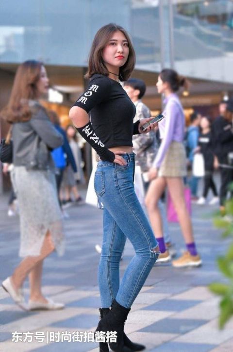 时髦|“牛仔裤+半筒靴”,时髦显瘦两不误,中年女士看到了希望