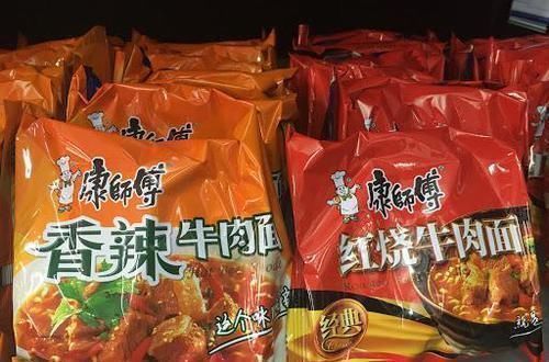 方便面|方便面桶装比袋装贵3块,获知贵到哪里后,我宁可买桶装的面