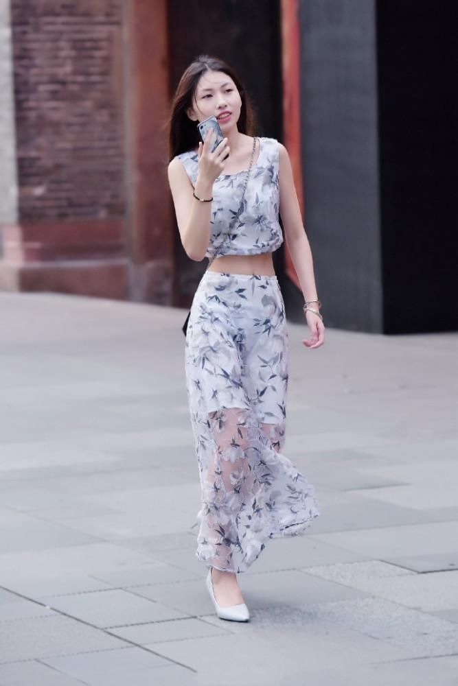 时尚女生选择“中国风”套装,不仅气质出尘,还前卫大胆