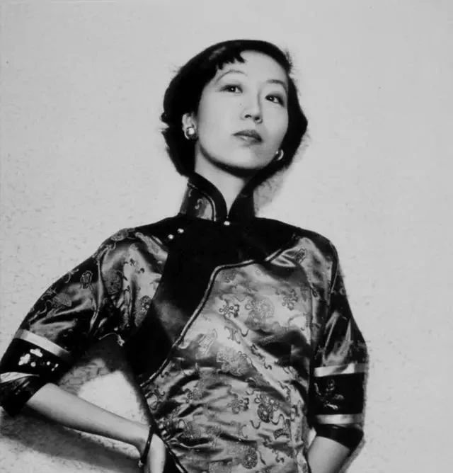 才女张爱玲的“娃娃体”手稿曝光,藏巧于拙,网友:典型女神字体