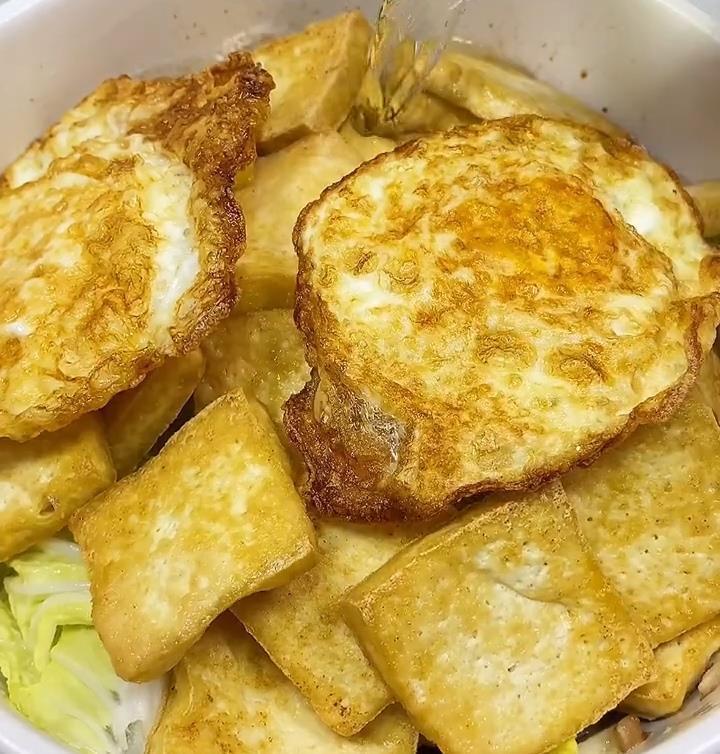 有道菜很多人瞧不上,其实营养丰富,清爽香嫩又开胃,好吃到舔碗