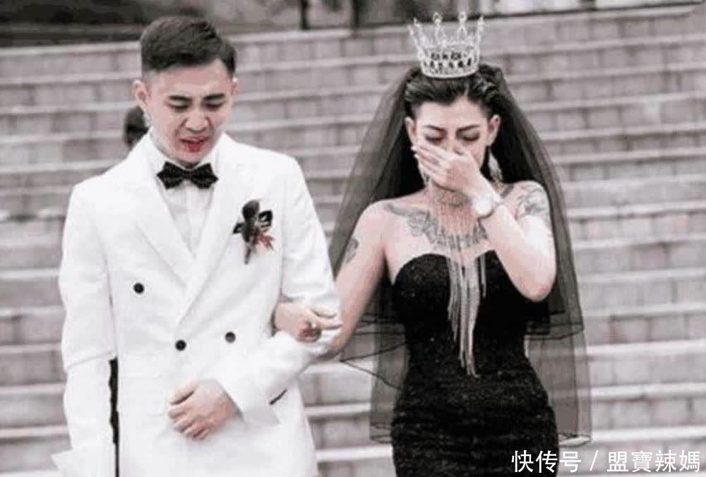 还记得全身纹身的“黑纱新娘”吗?如今剪短发卸妆后,变成了这样