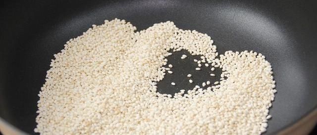 营养丰富的黑芝麻糊,这样做香味浓郁,再也不用在路边买早餐啦