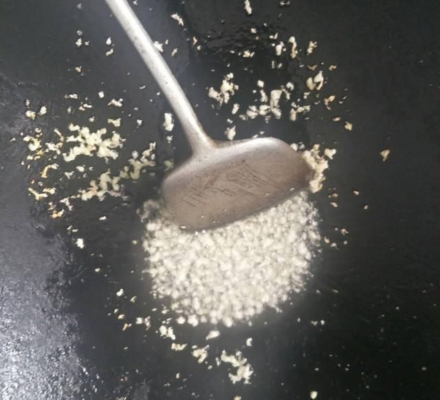 金牌蒜香骨,香酥可口,特别美味,不亚于外面的餐馆