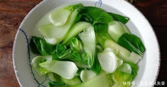 炒青菜怎么做才不发黑教你正确做法,翠绿又脆嫩,3窍门要牢记