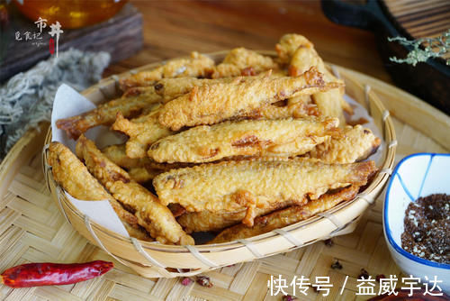 炸鱼时,挂糊用面粉还是淀粉?都不对,记住挂糊的方法,酥香鲜嫩