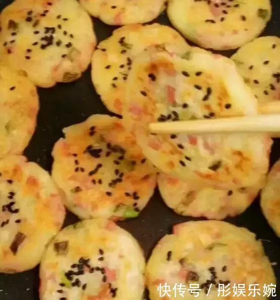 教你用土豆做金黄酥脆小饼，一口一个，又香又好吃！孩子吃不腻！
