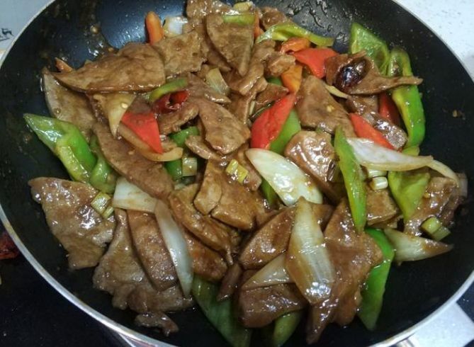 洗猪肝只用水洗，难怪做菜难吃！教你一个好方法，猪肝干净做菜香