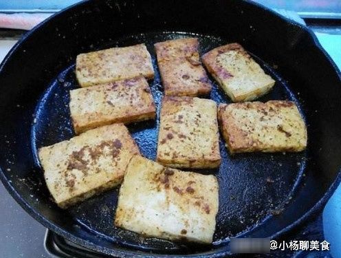 煎豆腐,千万不要直接下油锅,多加“这1步”,豆腐不碎不粘锅