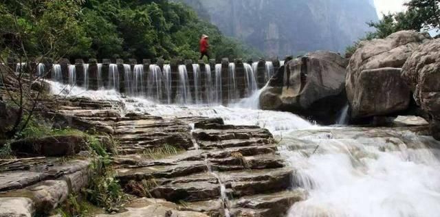 中国“最深”的村庄，出门须爬10000级石阶，因一部电影而出名