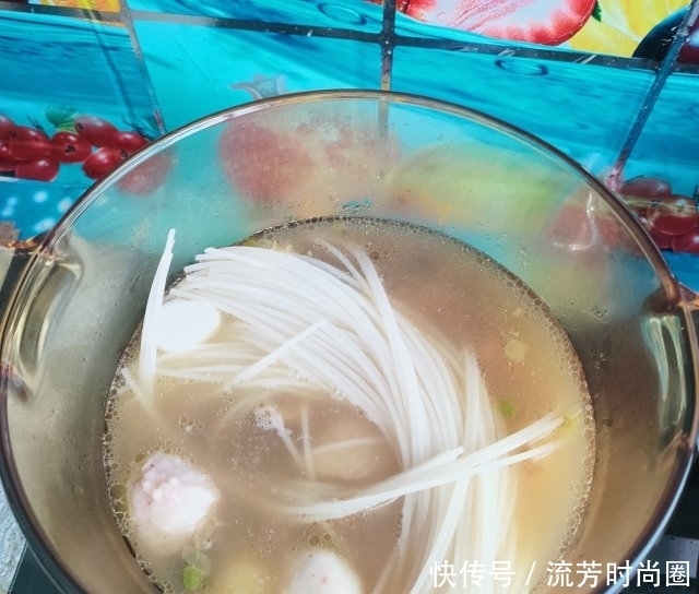 鸡汤米线,味道鲜美,顺滑可口