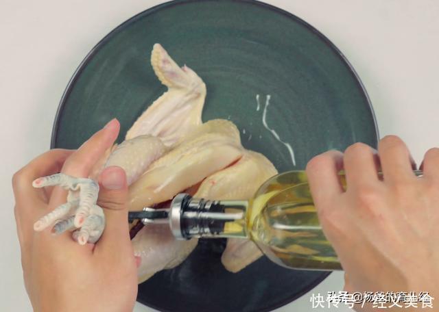 孩子爱吃的葱油白切鸡，无须水煮，软嫩鲜香，解馋又营养的家常菜