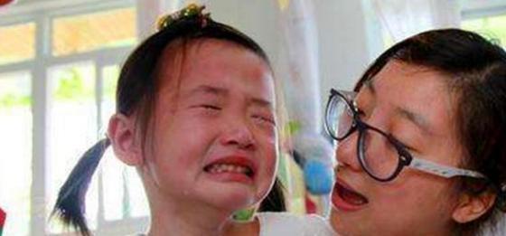 称赞|孩子扯断幼儿园老师“金项链”，妈妈处理方式被称赞：最高级炫富