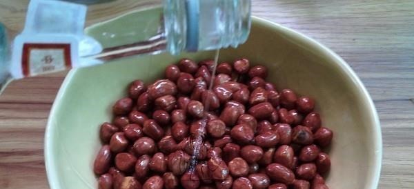 花生米和它一起吃，每天坚持吃，排除黑臭宿便，口臭便秘悄悄没！