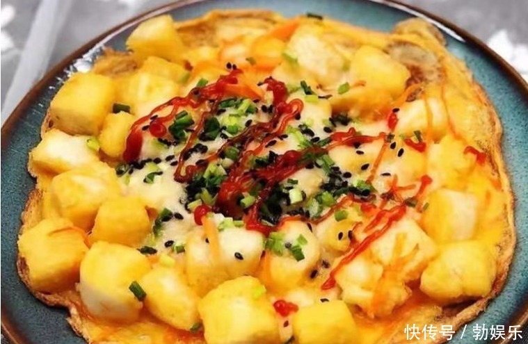 家里吃剩下的菜,改做成中国披萨,孩子吃一口停不下来