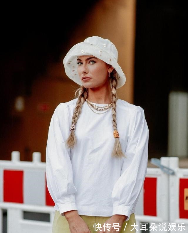 穿搭 谁说基本款穿腻了最全的宽松白T恤穿搭攻略,学会了迅速出圈!