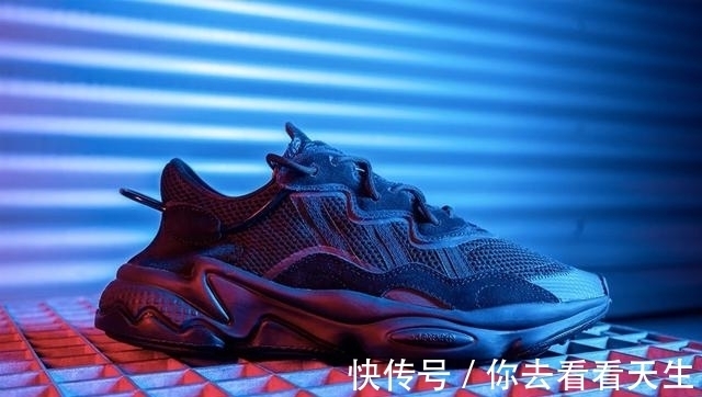 yeezy 一年 365 天都穿不腻的黑魂狂潮,黑的也太帅了