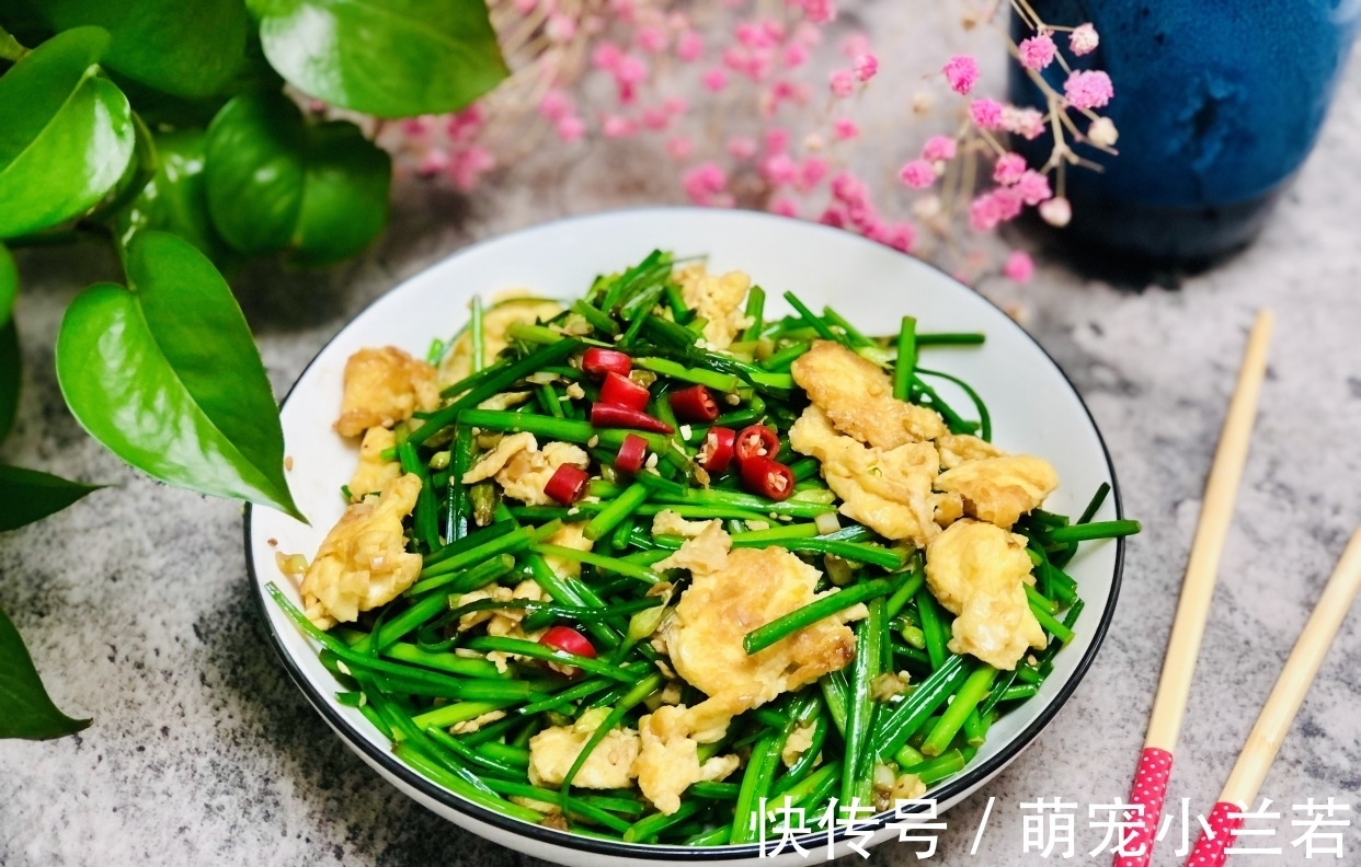 入秋后,鸡蛋和它才是“绝配”,营养美味,香味四溢,上桌就光盘