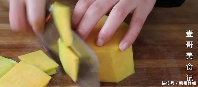 大米别煮着吃了,加2个鸡蛋,简单一做,太香了,比吃面包还过瘾