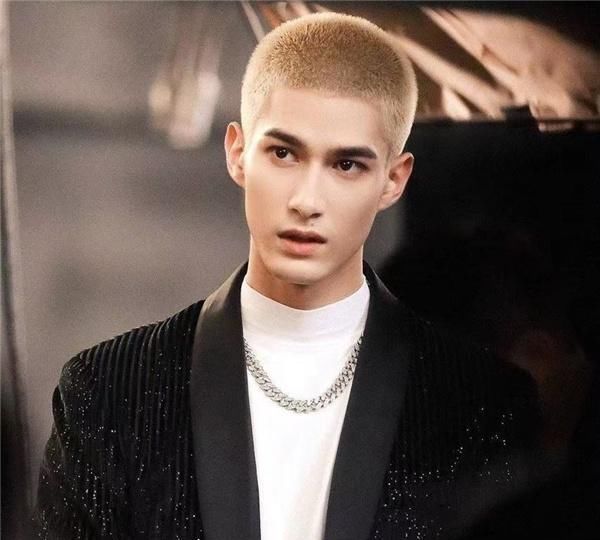 《创4》米卡素颜太能打，金靖不相信，让韩美娟约米卡现场认证