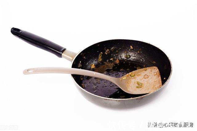 生铁锅|同样都是铁锅？为什么会粘锅和生锈，大厨详细讲解，别再用错铁锅