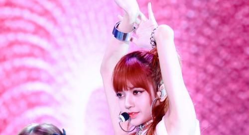 lis同是外籍导师,刘逸云能到现场录制,Lisa却采取线上录制,被骂了