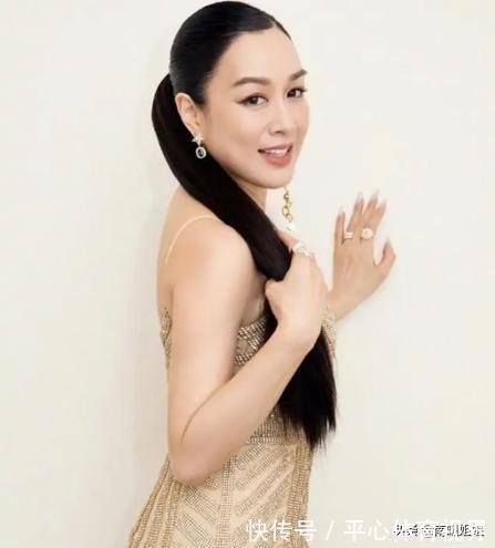 头发|50岁女人最好别留这“3种”发型,不仅大妈感十足,还显老没气质