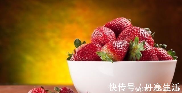 补充维生素|孕妇吃草莓好处多,但有3点要注意,贪嘴反而会坏事