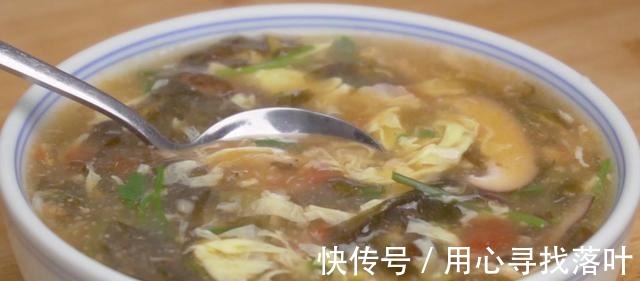 冬天来一碗这样的素菜汤,成本低营养暖胃,特别适合老人和小孩吃!