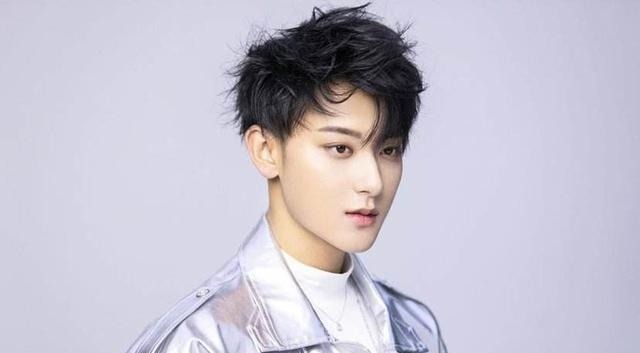 黄忠东|霸道总裁黄子韬能屈能伸,为自家艺人撑腰绝不退缩,中国好老板!