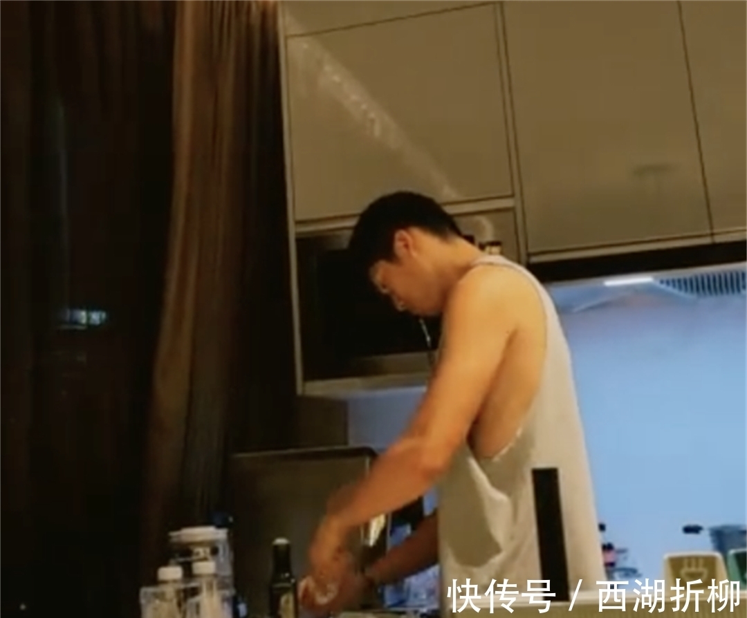 做飯|做飯的男人真帥,吳永恩親自下廚為王子文做飯,認真的樣子被記錄