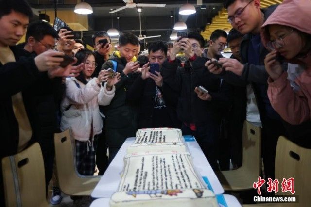 泱波|南京航空航天大学派发“考研蛋糕”祝福考生