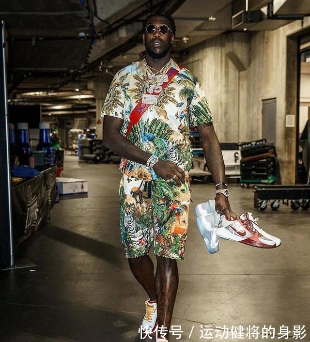 lebron|自带液晶屏的AJ就他有!敢叫板塔克的「新鞋王」太强了!