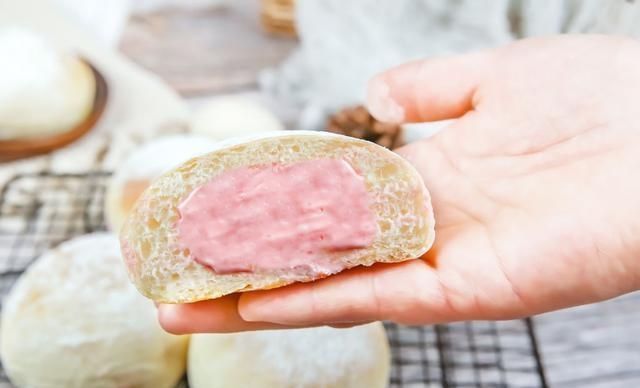 看完|最近很火的网红冰面包,是怎么把冰淇淋塞进去的看完你就懂了