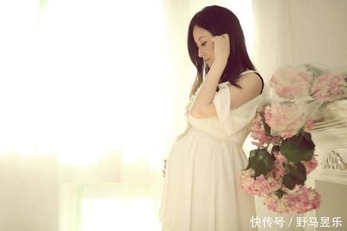 小娟|“硬核”产妇火了，顺产完自己捂着肚子走出产房，护士：第一次见