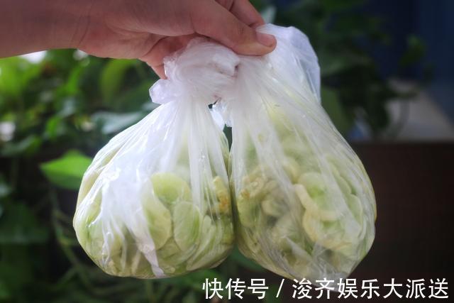 储存|夏天把黄瓜冷冻起来，留到冬天炒肉吃，特别香，我每年都做