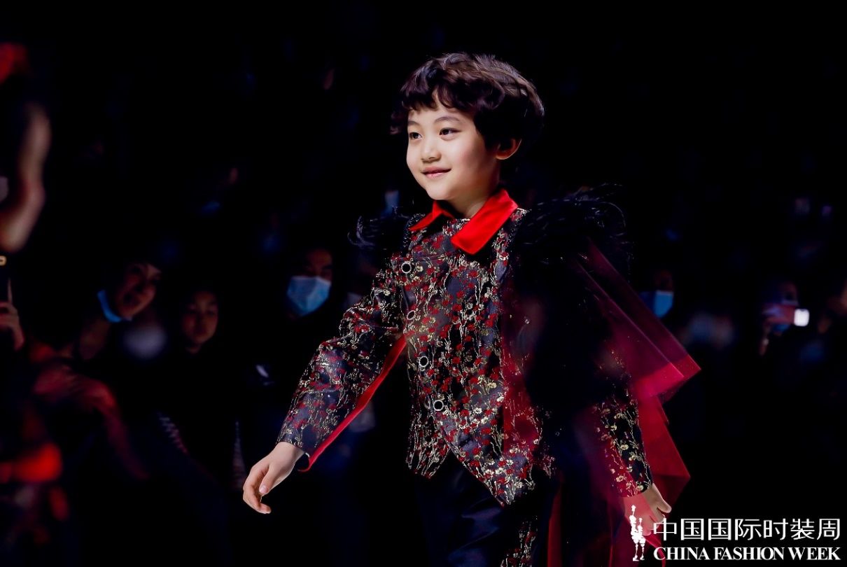 红鼓小爱?笑容魔法——AW2021中国国际时装周全新发布
