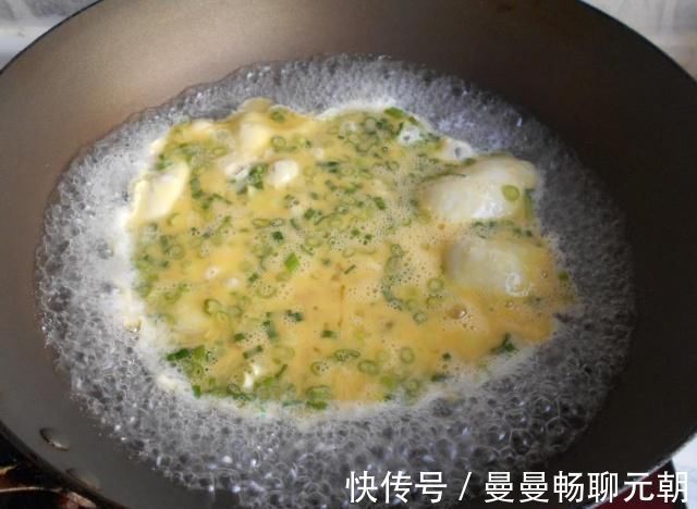 水炒鸡蛋|鸡蛋别再用油炒了，试试这个新做法，口感鲜嫩，健康不长胖