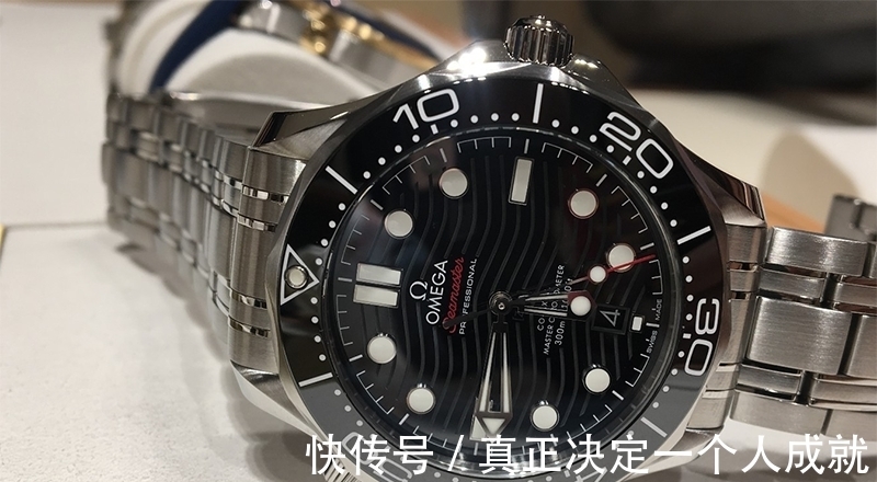 腕表|三十岁男士如何选手表才更年轻,选好配色是关键