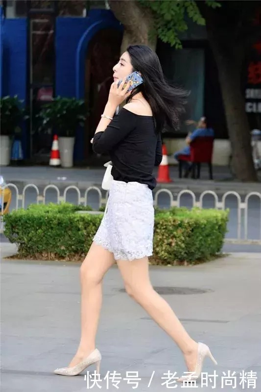 街拍: 高跟鞋搭配裙装, 能够让女性看上去更加优雅, 显得更有气质