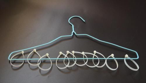 衣架上绑几根扎带, 放阳台上太实用了, 解决了困扰大家的一个难题