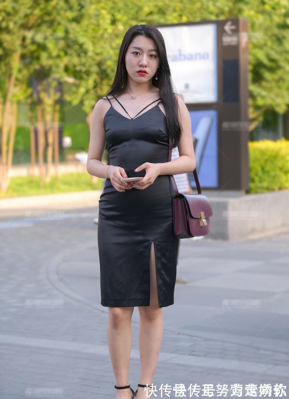 穿搭 小黑裙,让你低调又优雅,穿出了美的魅力,成熟的气息