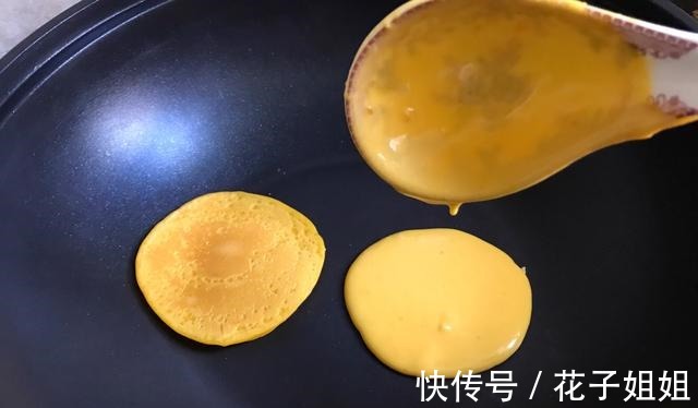 美食|松软香甜的南瓜松饼,护胃补锌,与家人一起分享健康美食吧!